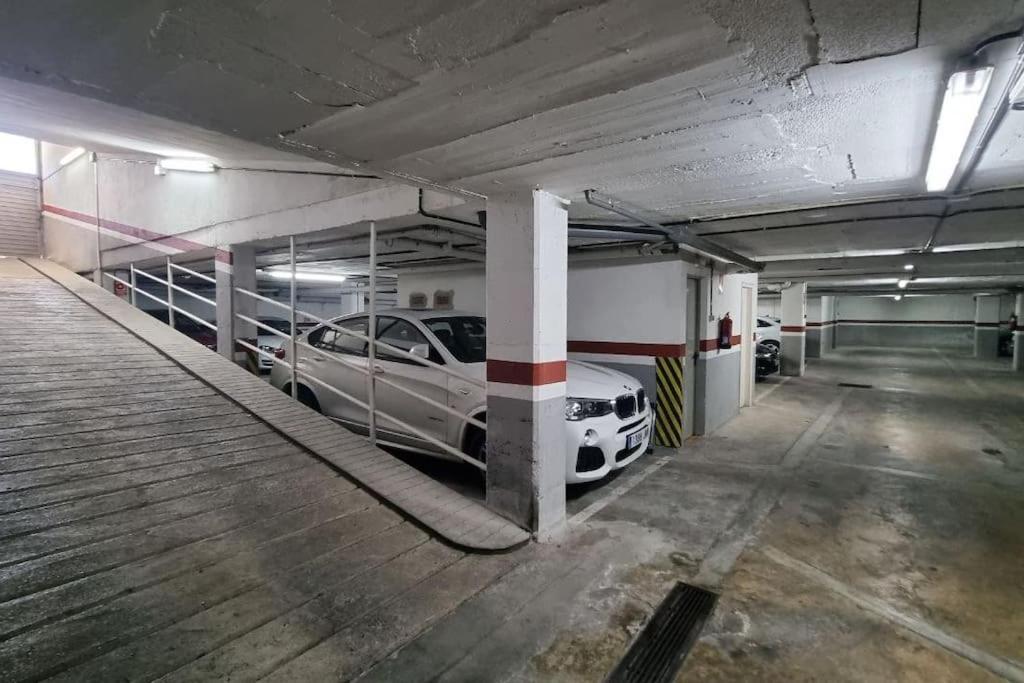 Piso En El Centro Con Vistas Al Mar Y Balcon Apartment Росес Екстериор снимка