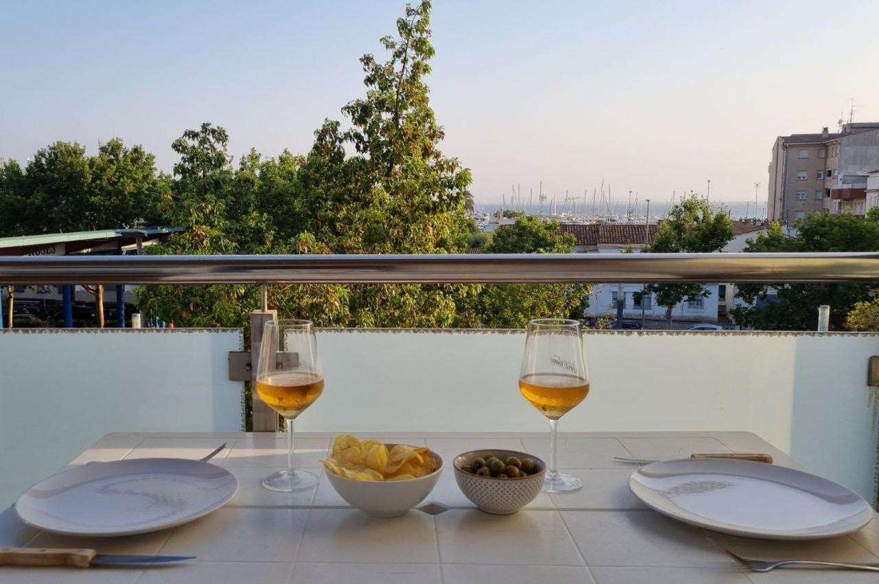 Piso En El Centro Con Vistas Al Mar Y Balcon Apartment Росес Екстериор снимка